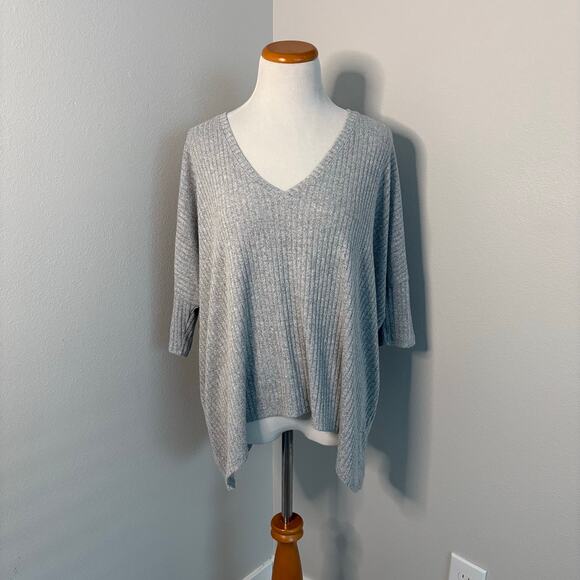 Korye Gray Ribbed V-Neck Short Sleeve Top - Medium‎ - Picture 1 of 4
